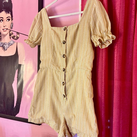 Francesca’s Sugar Cookie Yellow Striped Romper Button Down Jumpsuit Womens Large - Picture 4 of 4